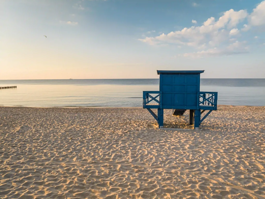 lifeguard-hut-by-baltic-sea-on-beach-at-sunrise